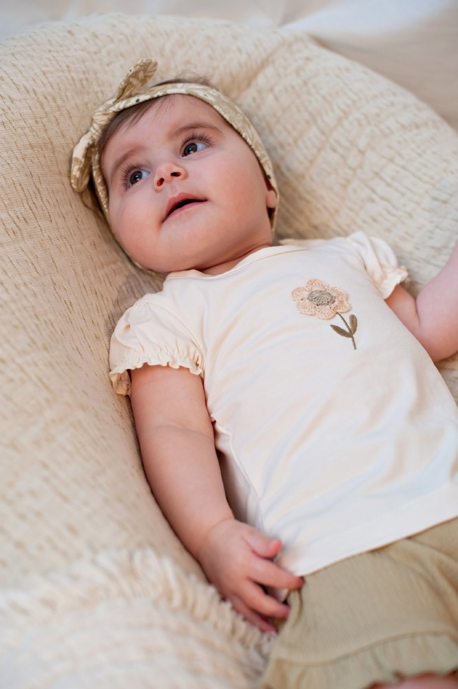 T-shirt met crochet bloem - Let Your Dreams Blossom