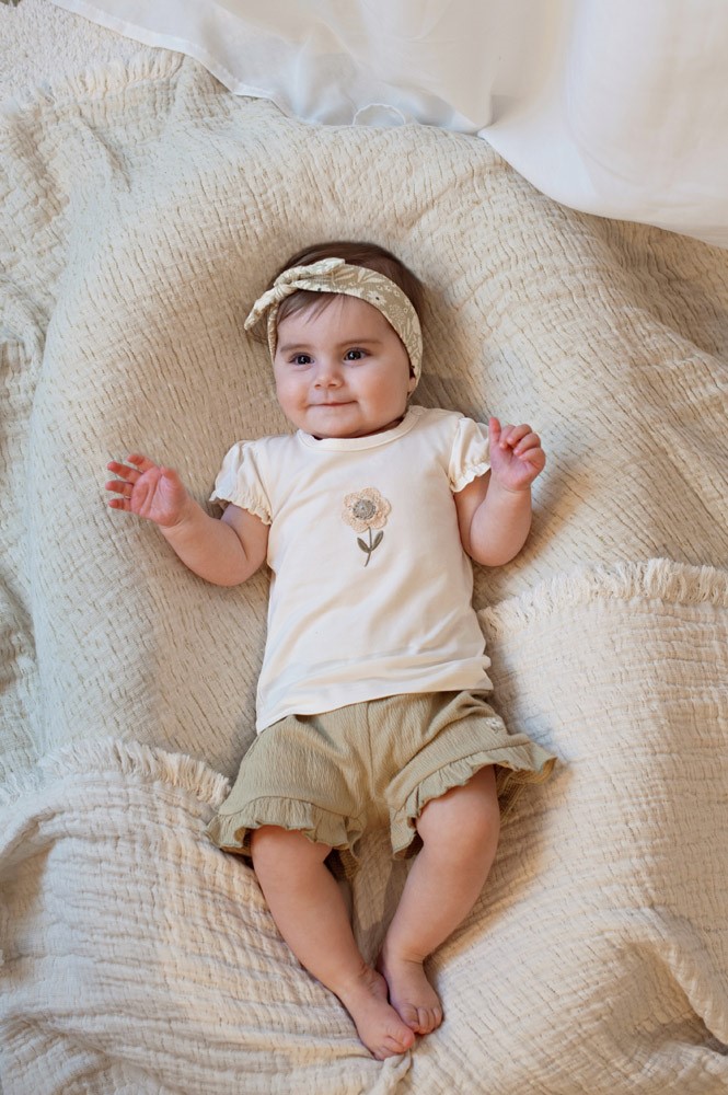 T-shirt met crochet bloem - Let Your Dreams Blossom